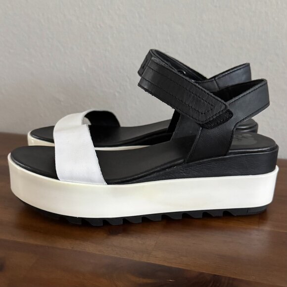 Sorel - CAMERON™ Flatform Women's Wedge Sandal in Black and White - Picture 1 of 9